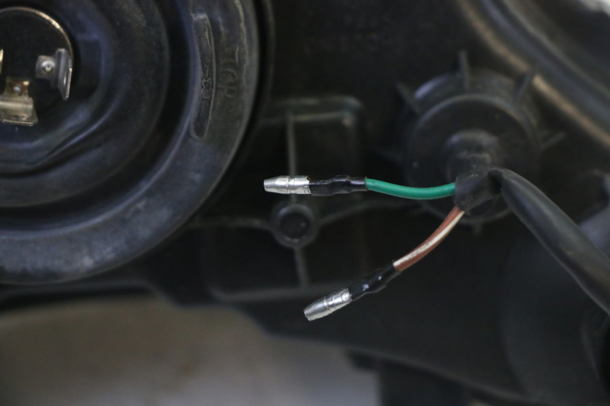 photo de FAROL DIANTEIRO STAHO FH 50 (2018 - 2019) - Detalhes característicos