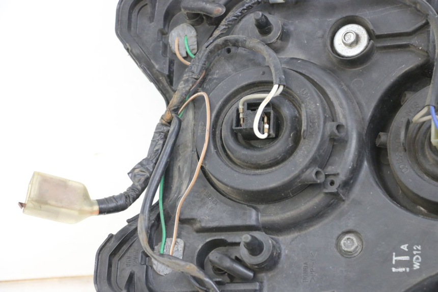 photo de FAROL DIANTEIRO HONDA FJS SILVER WING SILVERWING 400 (2005 - 2008) - Zoom do estado de desgaste