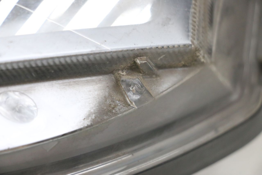 photo de FAROL DIANTEIRO HONDA FJS SILVERWING SILVER WING 600 (2001 - 2010) - Zoom do estado de desgaste