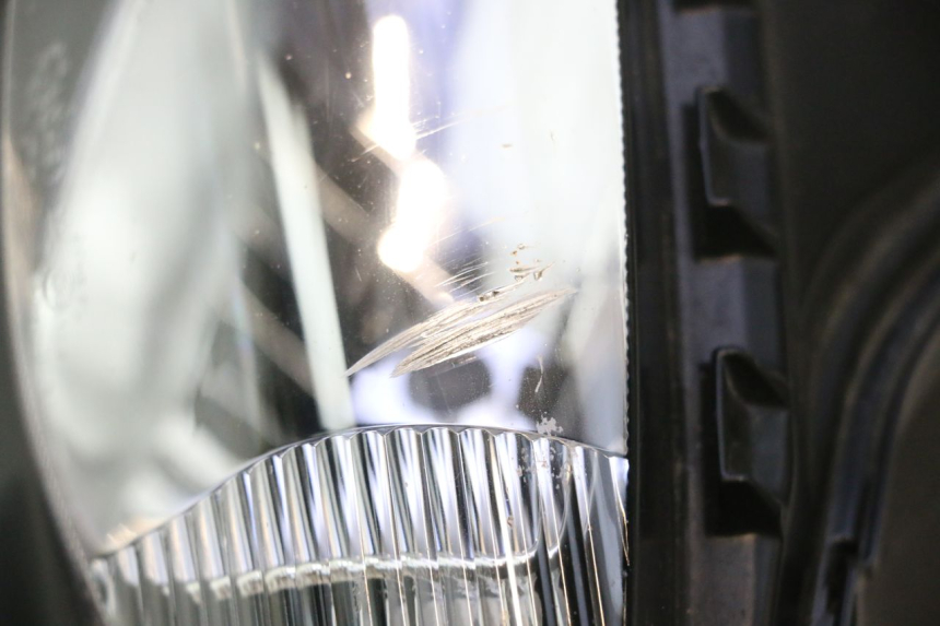 photo de FAROL DIANTEIRO YAMAHA FZ8 800 (2010 - 2016) - Detalhes característicos