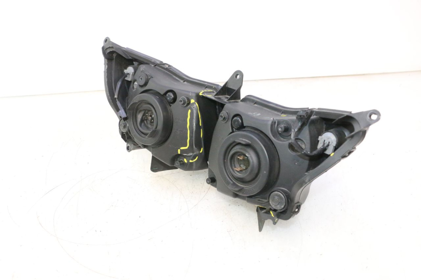 photo de FAROL DIANTEIRO YAMAHA FZ8 800 (2010 - 2016) - Detalhe da peça