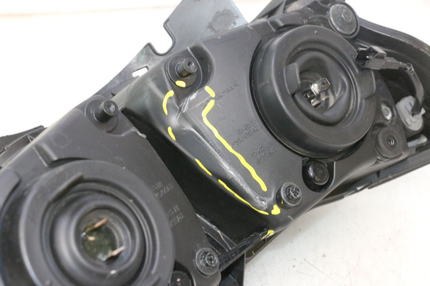 photo de FAROL DIANTEIRO YAMAHA FZ8 800 (2010 - 2016) - Zoom do estado de desgaste