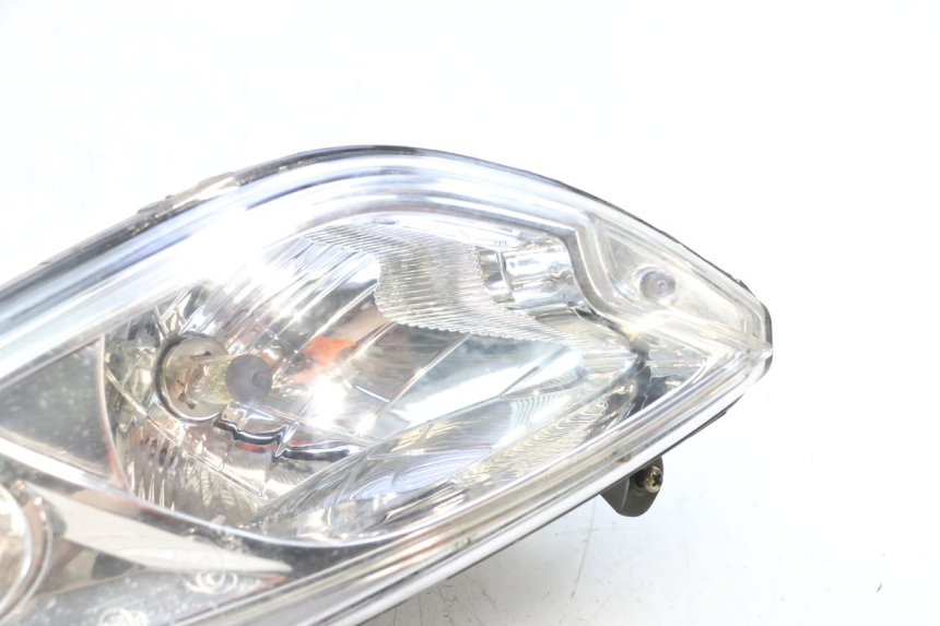 photo de FAROL DIANTEIRO ESQUERDO PEUGEOT CITYSTAR 2T 50 (2018 - 2021) - Zoom do estado de desgaste