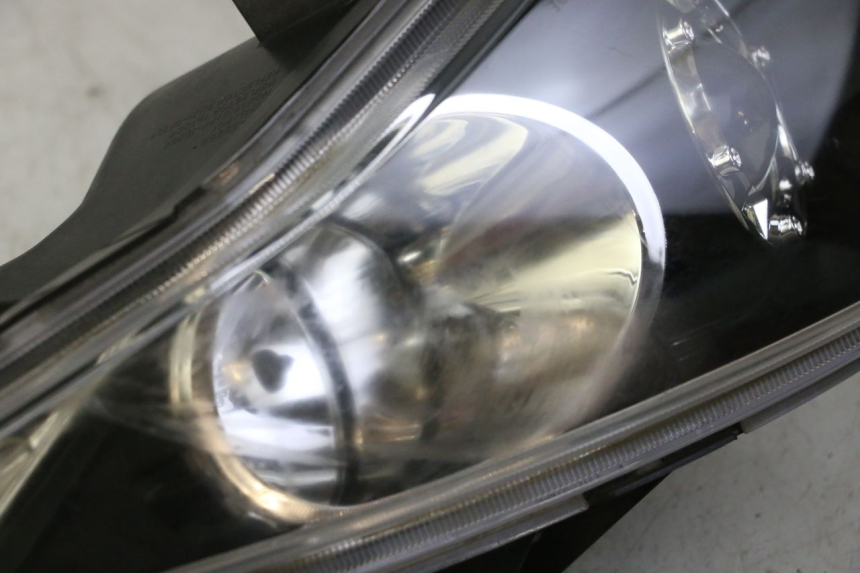 photo de FAROL DIANTEIRO ESQUERDO KYMCO DINK STREET 125 (2009 - 2014) - Detalhes característicos