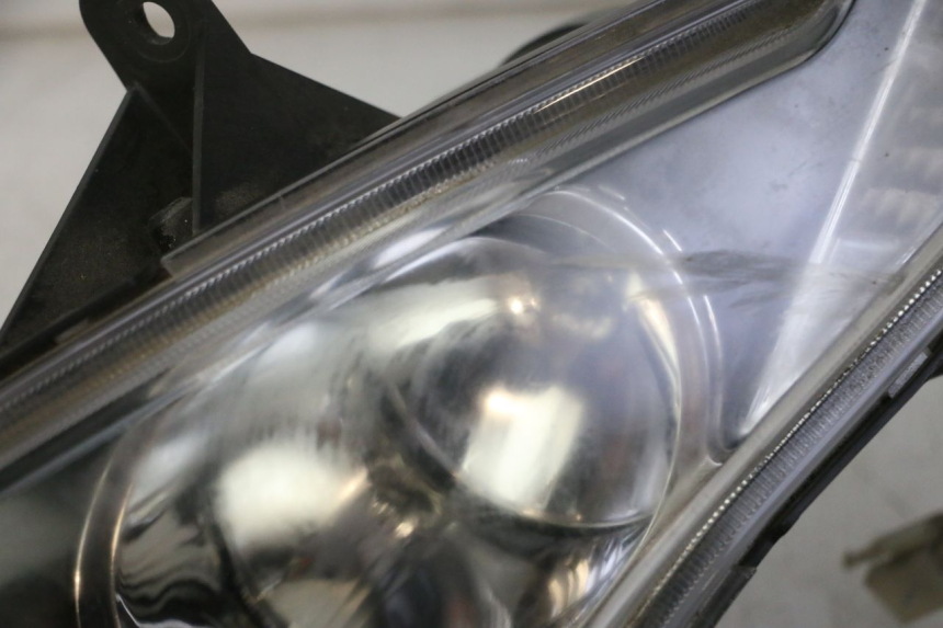 photo de FAROL DIANTEIRO ESQUERDO KYMCO DINK STREET 125 (2009 - 2014) - Vista de perto