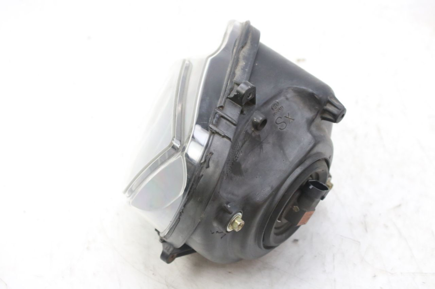 photo de FAROL DIANTEIRO ESQUERDO DERBI GPR 50 (2004 - 2009) - Ampliação técnica