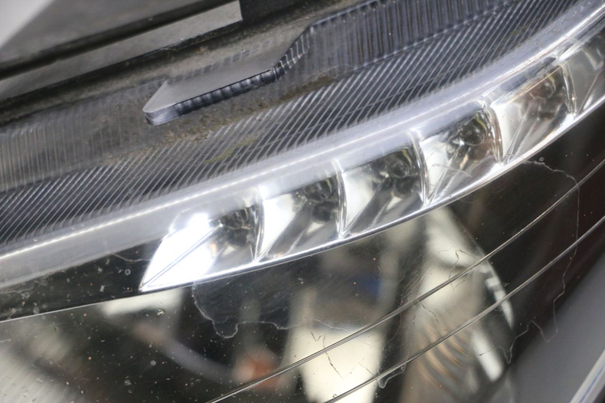 photo de FAROL DIANTEIRO ESQUERDO SYM GTS EVO 125 (2009 - 2013) - Ampliação dos componentes