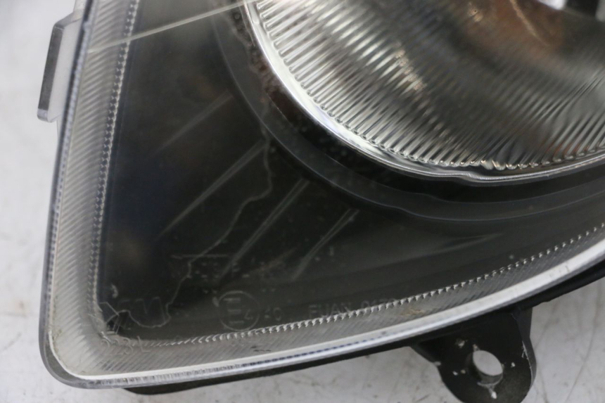 photo de FAROL DIANTEIRO ESQUERDO SYM GTS EVO 125 (2009 - 2013) - Vista de perto