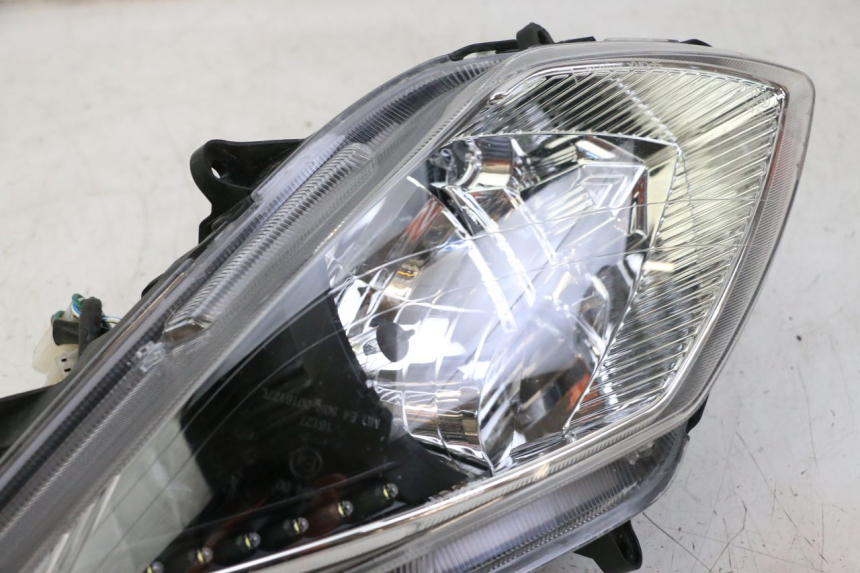 photo de FAROL DIANTEIRO ESQUERDO SYM JOYMAX 125 (2010 - 2017) - Estado da superfície