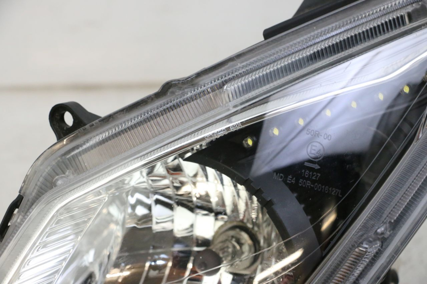 photo de FAROL DIANTEIRO ESQUERDO SYM JOYMAX 125 (2010 - 2017) - Marcações e referências