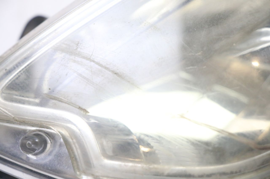 photo de FAROL DIANTEIRO ESQUERDO PEUGEOT CITYSTAR 2T 50 (2018 - 2021) - Zoom do estado de desgaste