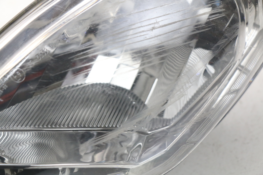 photo de FAROL DIANTEIRO ESQUERDO PEUGEOT SATELIS 300 (2012 - 2015) - Vista de perto