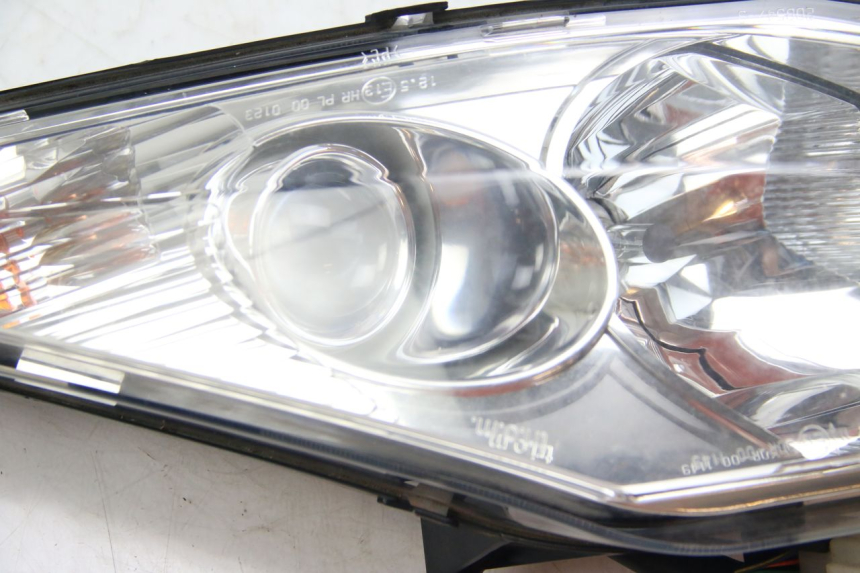 photo de FAROL DIANTEIRO ESQUERDO PEUGEOT SATELIS 125 (2006 - 2009) - Outro ângulo de visão