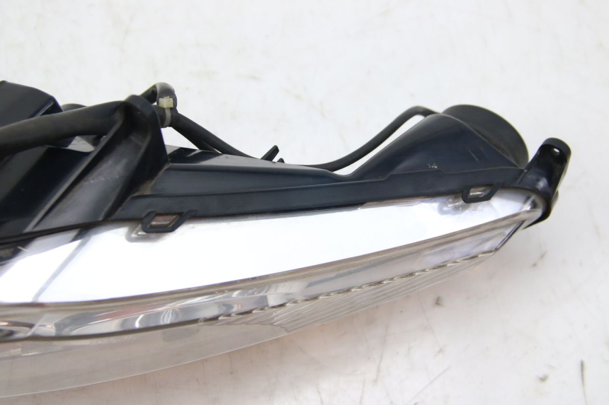 photo de FAROL DIANTEIRO ESQUERDO PEUGEOT SATELIS 125 (2006 - 2009) - Marcações e referências