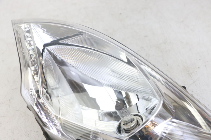 photo de FAROL DIANTEIRO ESQUERDO PEUGEOT SATELIS 125 (2013 - 2018) - Pontos de fixação