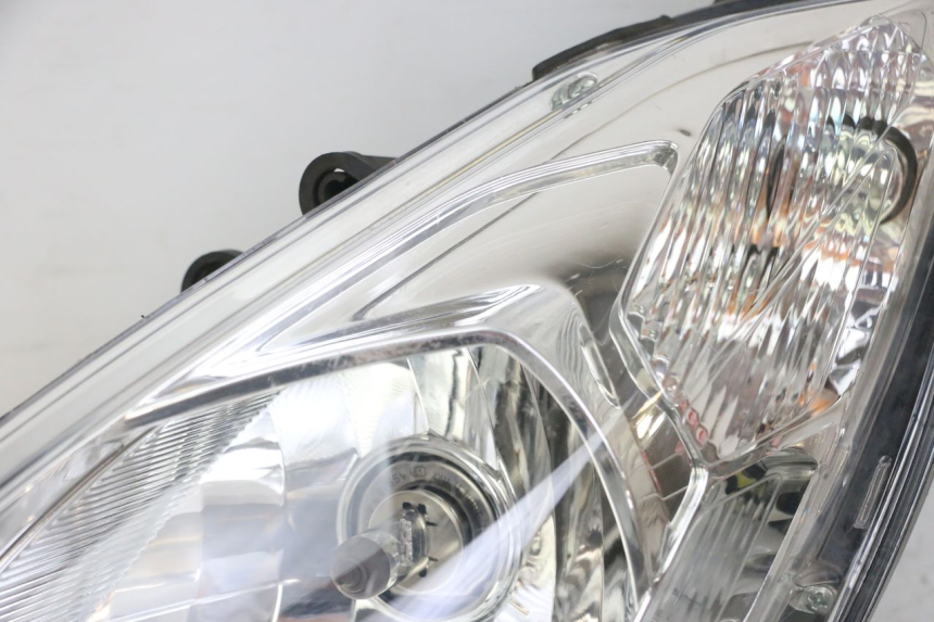 photo de FAROL DIANTEIRO ESQUERDO PEUGEOT SATELIS 125 (2013 - 2018) - Marcações e referências