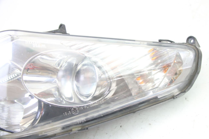 photo de FAROL DIANTEIRO ESQUERDO PEUGEOT SATELIS 250 (2006 - 2012) - Zoom do estado de desgaste