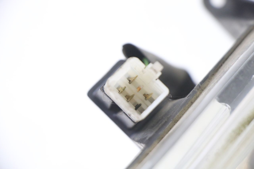 photo de FAROL DIANTEIRO ESQUERDO PEUGEOT SATELIS 250 (2006 - 2012) - Estado da superfície