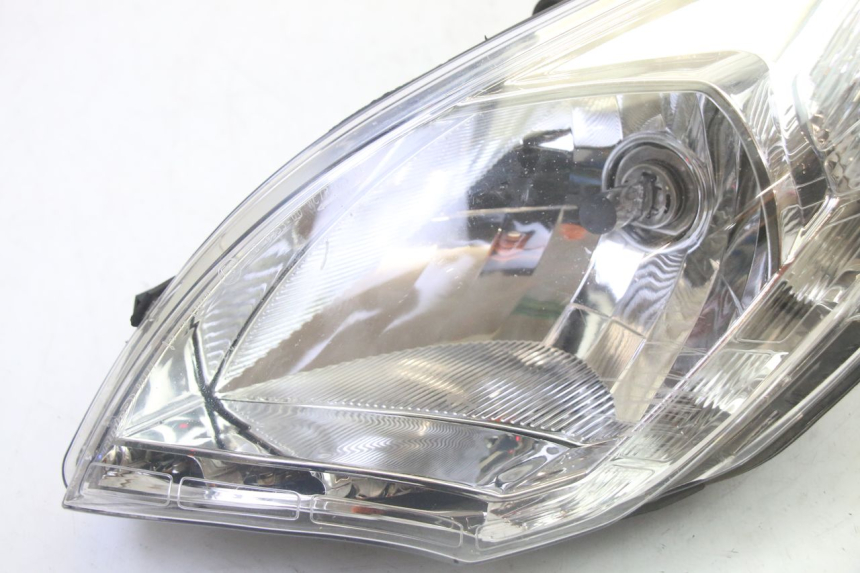 photo de FAROL DIANTEIRO ESQUERDO PEUGEOT SATELIS 125 (2010 - 2012) - Detalhe da peça