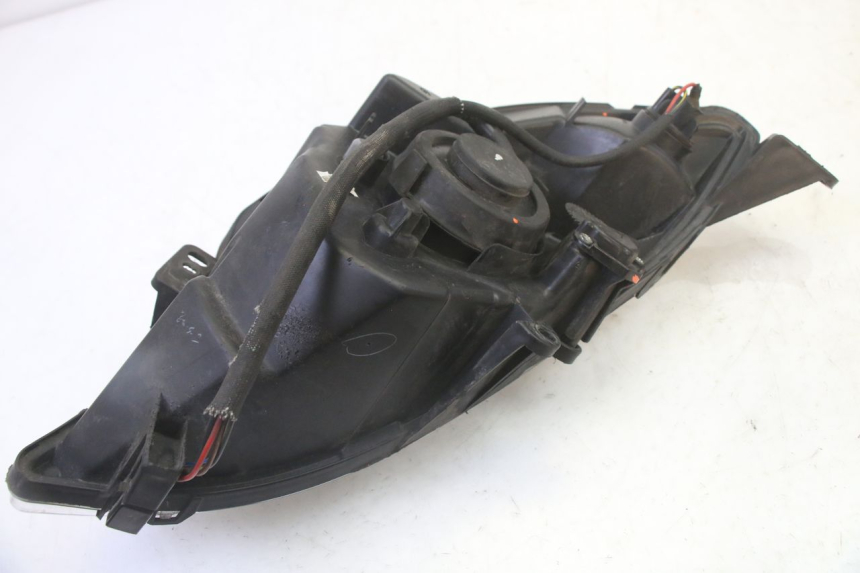 photo de FAROL DIANTEIRO ESQUERDO PEUGEOT SATELIS 125 (2010 - 2012) - Estado da superfície