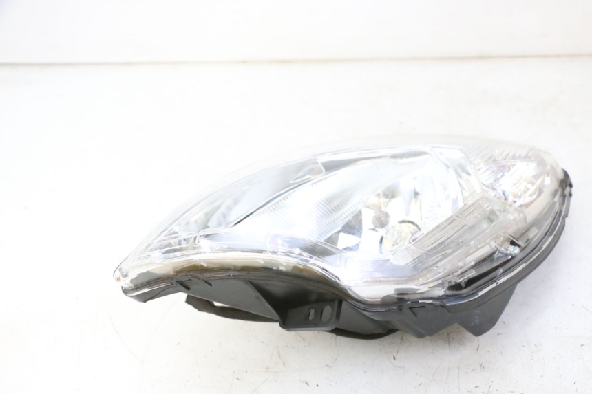 photo de FAROL DIANTEIRO ESQUERDO PEUGEOT SATELIS 125 (2013 - 2018) - Detalhe da peça