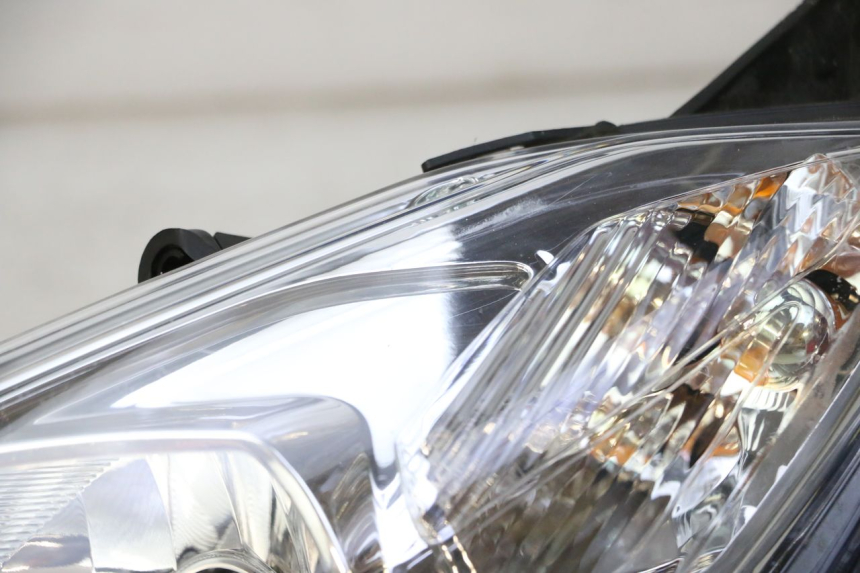 photo de FAROL DIANTEIRO ESQUERDO PEUGEOT SATELIS 125 (2013 - 2018) - Ampliação dos componentes