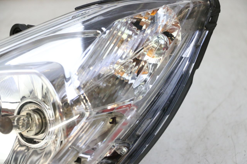photo de FAROL DIANTEIRO ESQUERDO PEUGEOT SATELIS 125 (2013 - 2018) - Vista de perto
