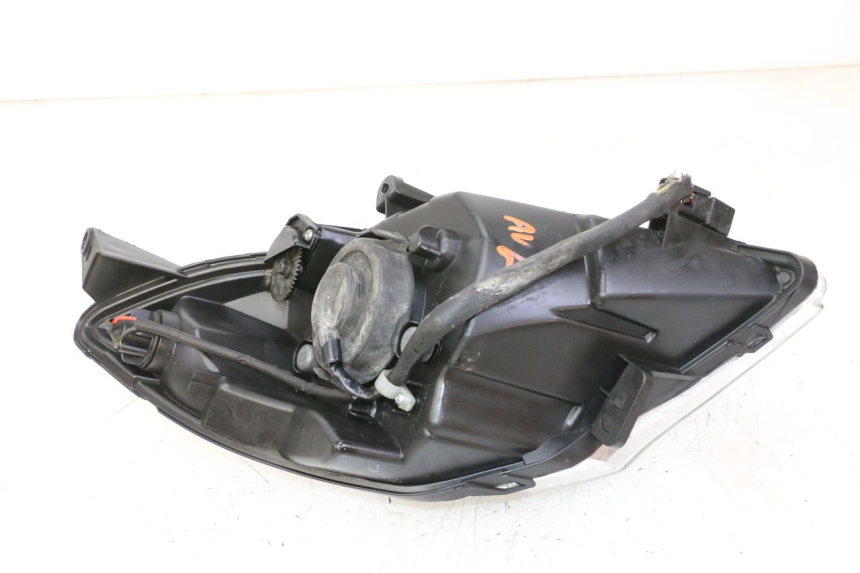 photo de FAROL DIANTEIRO ESQUERDO PEUGEOT SATELIS 125 (2013 - 2018) - Estado da superfície