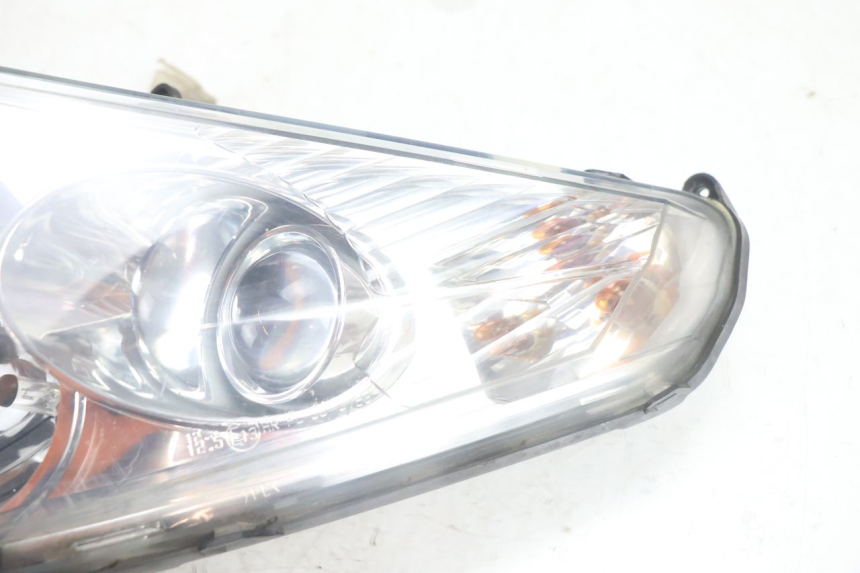 photo de FAROL DIANTEIRO ESQUERDO PEUGEOT SATELIS 125 (2006 - 2009) - Outro ângulo de visão