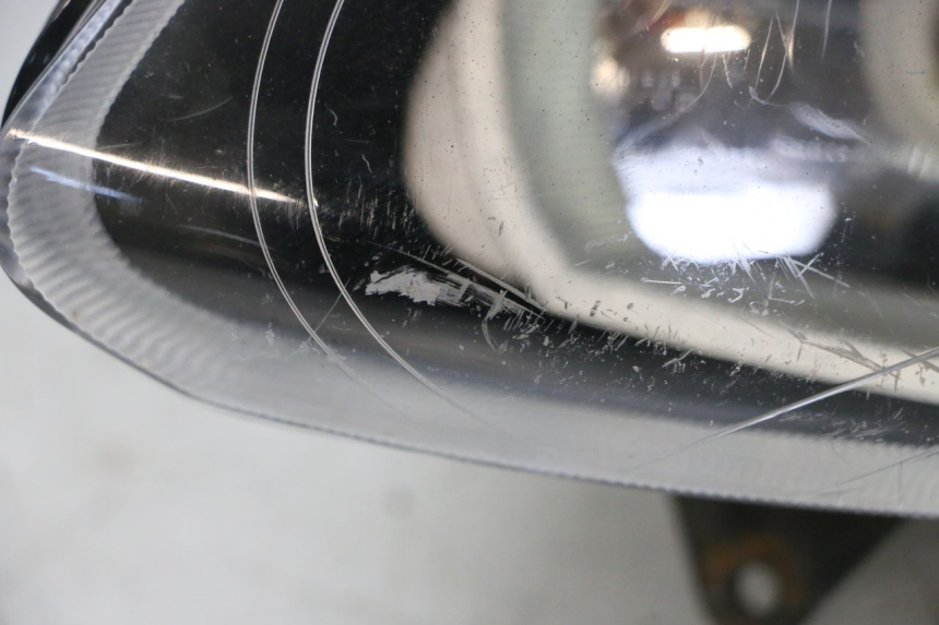 photo de FAROL DIANTEIRO ESQUERDO YAMAHA TZR 50 (2008 - 2016) - Marcações e referências