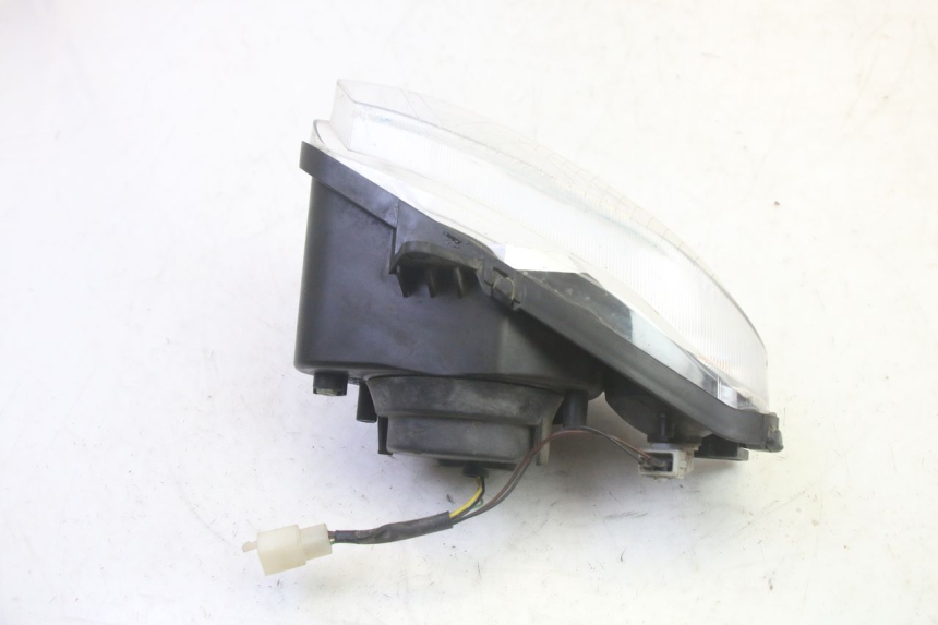 photo de FAROL DIANTEIRO ESQUERDO YAMAHA TZR 50 (2008 - 2016) - Outro ângulo de visão