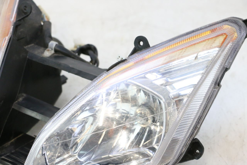 photo de FAROL DIANTEIRO VASTRO GP 2T 50 (2013 - 2017) - Pontos de fixação