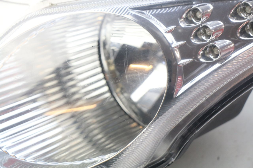 photo de FAROL DIANTEIRO TNT MOTOR GRIDO 2T 50 (2010 - 2019) - Zoom do estado de desgaste