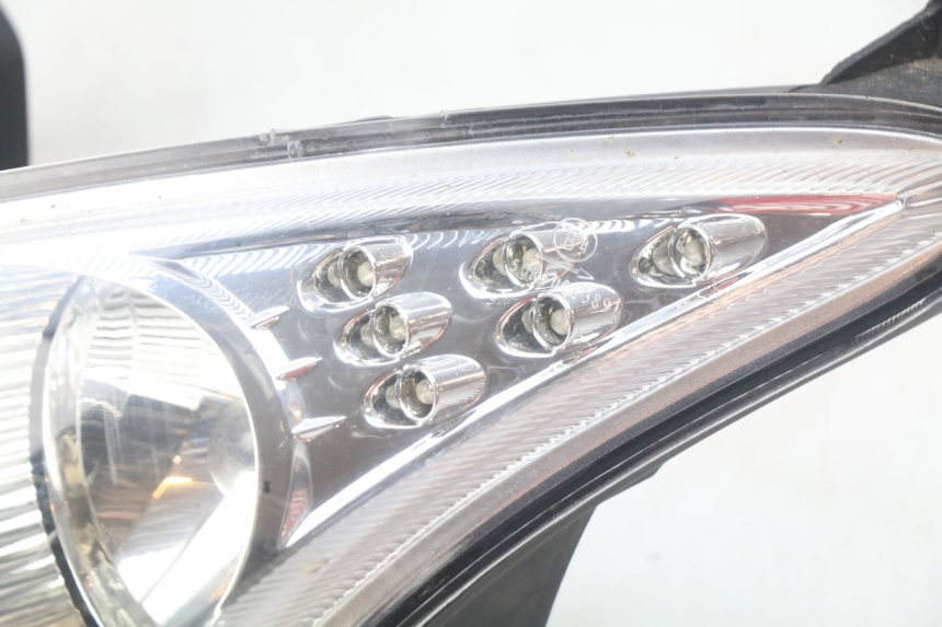 photo de FAROL DIANTEIRO TNT MOTOR GRIDO 2T 50 (2010 - 2019) - Estado da superfície