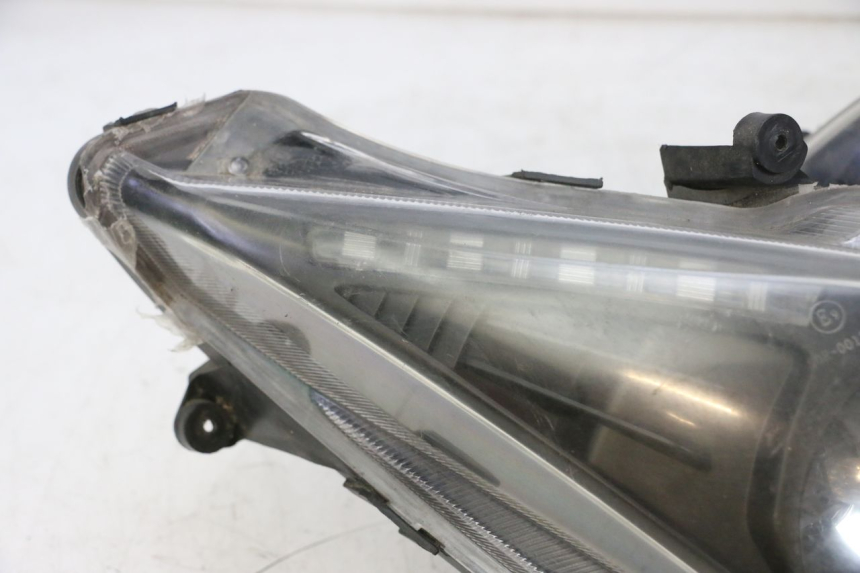 photo de FAROL DIANTEIRO JM MOTORS GTS 125 (2015 - 2019) - Zoom de qualidade