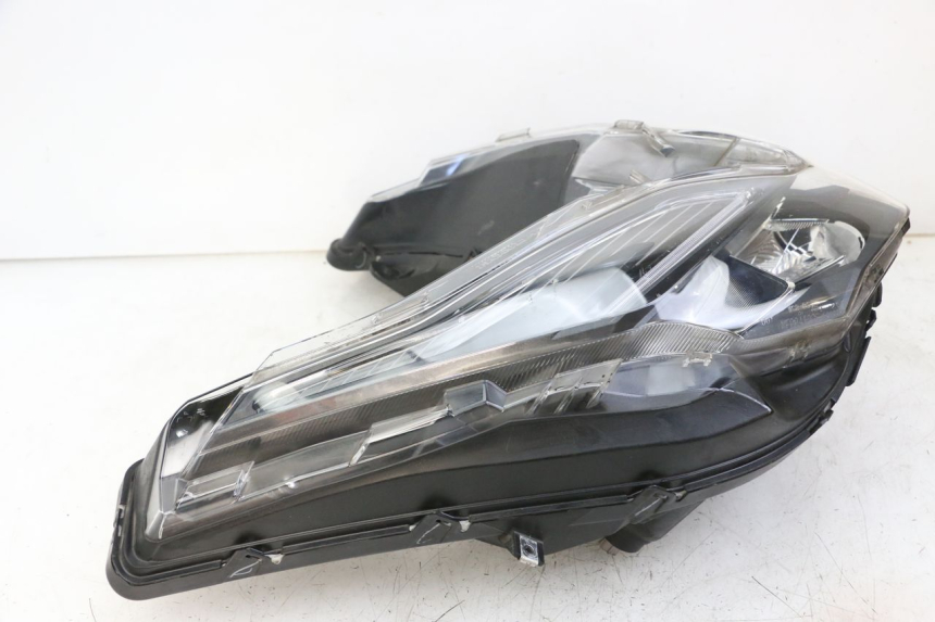 photo de FAROL DIANTEIRO HONDA FORZA 125 (2021 - 2025) - Detalhes característicos