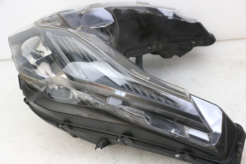 photo de FAROL DIANTEIRO HONDA FORZA 125 (2021 - 2025) - Vista de perto