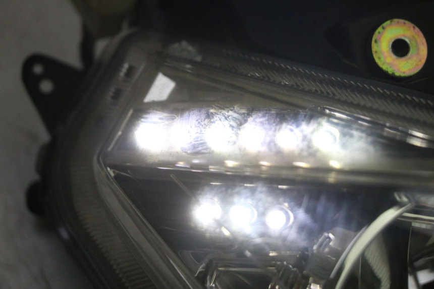 photo de FAROL DIANTEIRO SYM JET 14 4T 50 (2018 - 2022) - Outro ângulo de visão