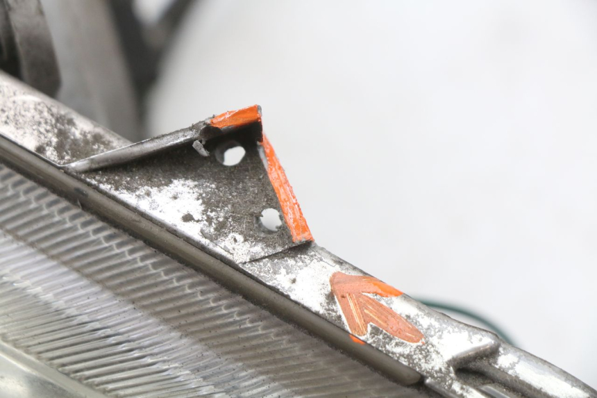 photo de FAROL DIANTEIRO SYM JOYRIDE EVO 125 (2009 - 2016) - Pontos de fixação