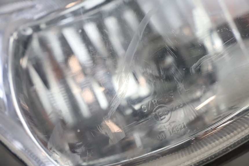 photo de FAROL DIANTEIRO PEUGEOT KISBEE 2T 50 (2010 - 2017) - Zoom do estado de desgaste
