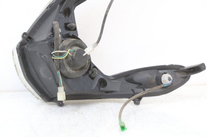 photo de FAROL DIANTEIRO PEUGEOT KISBEE 4T 50 (2010 - 2017) - Zoom do estado de desgaste