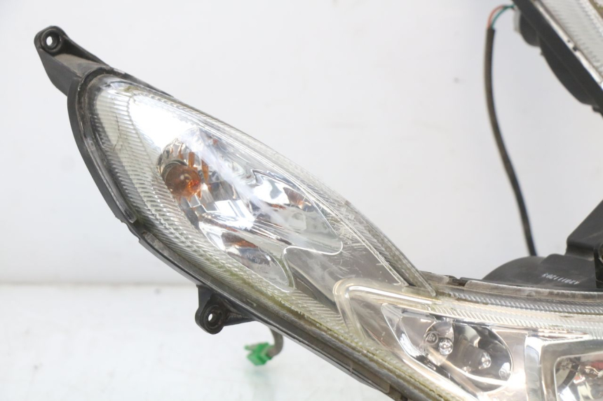 photo de FAROL DIANTEIRO PEUGEOT KISBEE 4T 50 (2010 - 2017) - Estado da superfície