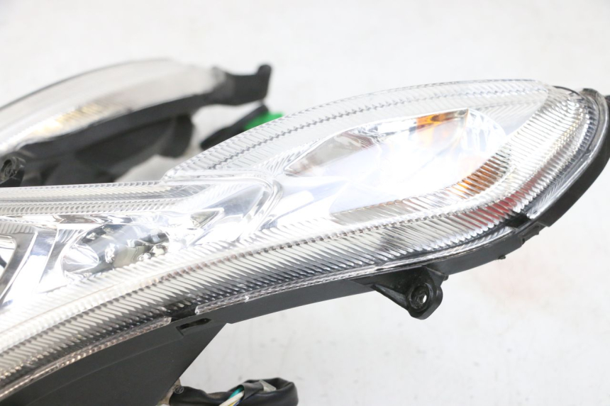 photo de FAROL DIANTEIRO PEUGEOT KISBEE 4T 50 (2010 - 2017) - Ampliação dos componentes