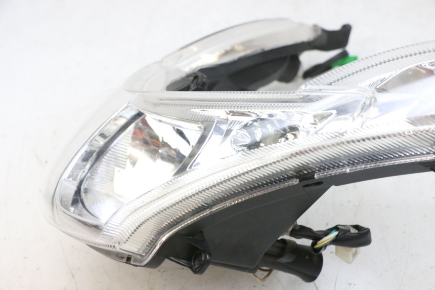 photo de FAROL DIANTEIRO PEUGEOT KISBEE 4T 50 (2010 - 2017) - Vista de perto