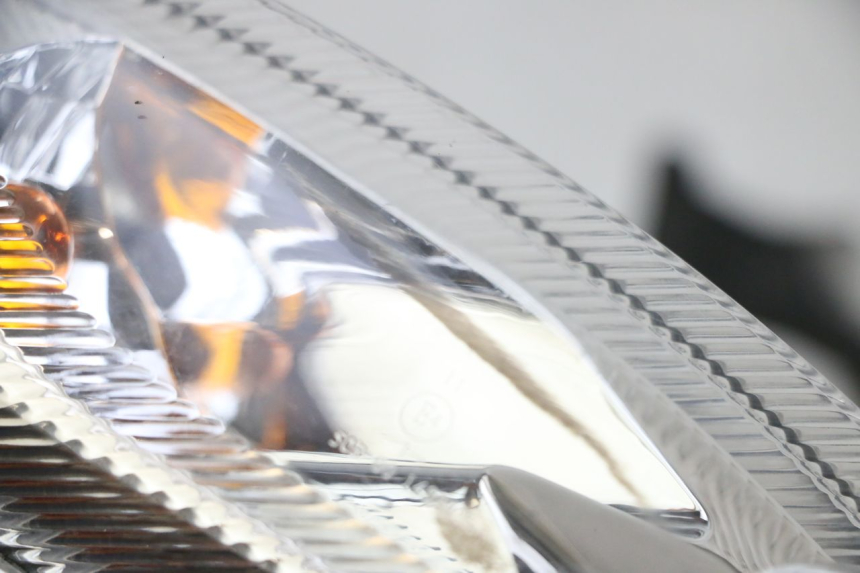 photo de FAROL DIANTEIRO PEUGEOT KISBEE 4T 50 (2010 - 2017) - Pontos de fixação