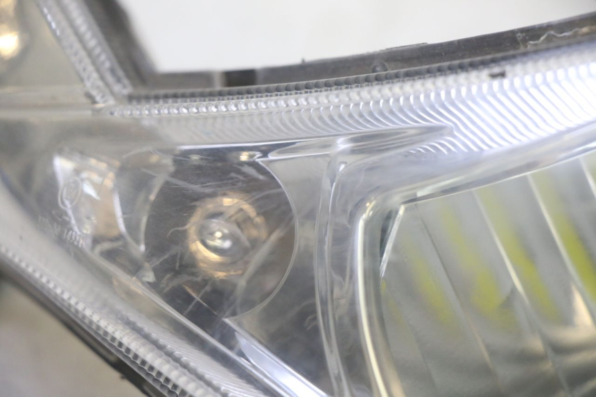 photo de FAROL DIANTEIRO PEUGEOT KISBEE 4T 50 (2018 - 2022) - Detalhe da peça