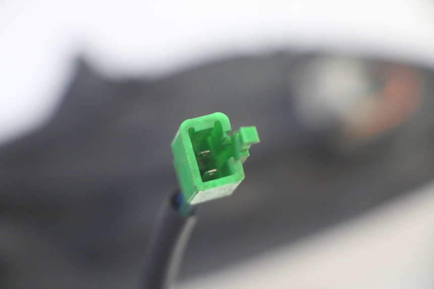 photo de FAROL DIANTEIRO PEUGEOT KISBEE 4T 50 (2018 - 2022) - Detalhes característicos