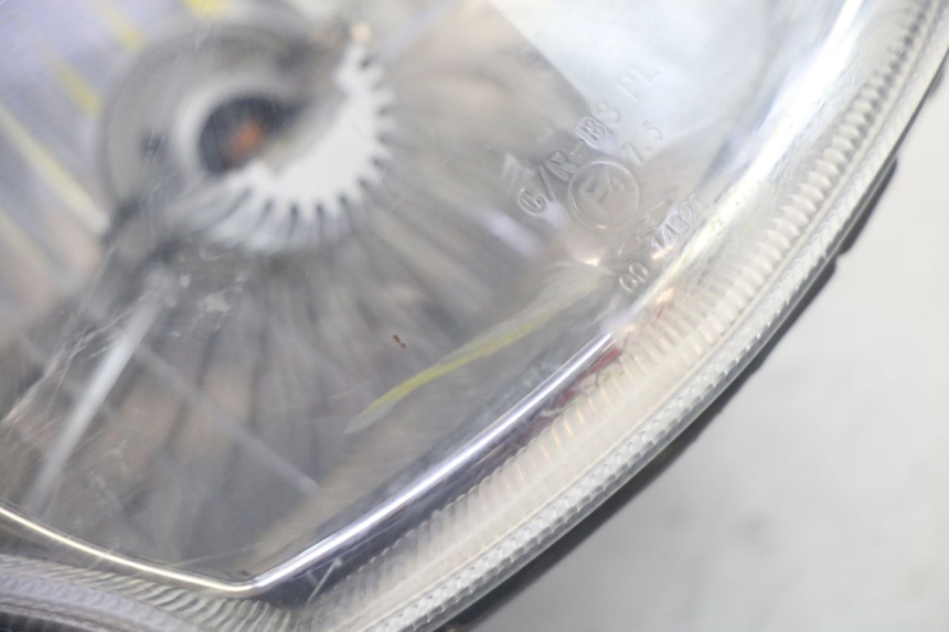 photo de FAROL DIANTEIRO PEUGEOT KISBEE 4T 50 (2018 - 2022) - Zoom do estado de desgaste