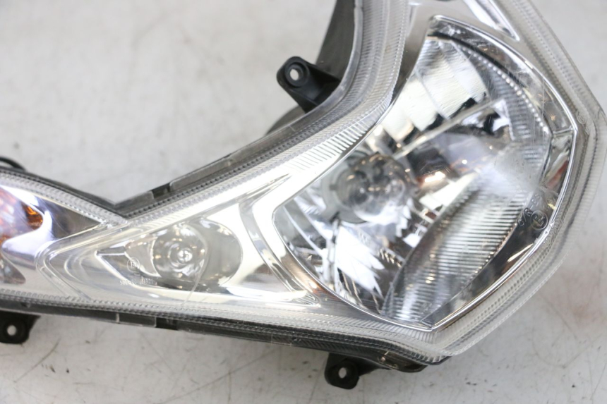 photo de FAROL DIANTEIRO PEUGEOT KISBEE 4T 50 (2010 - 2017) - Detalhes característicos