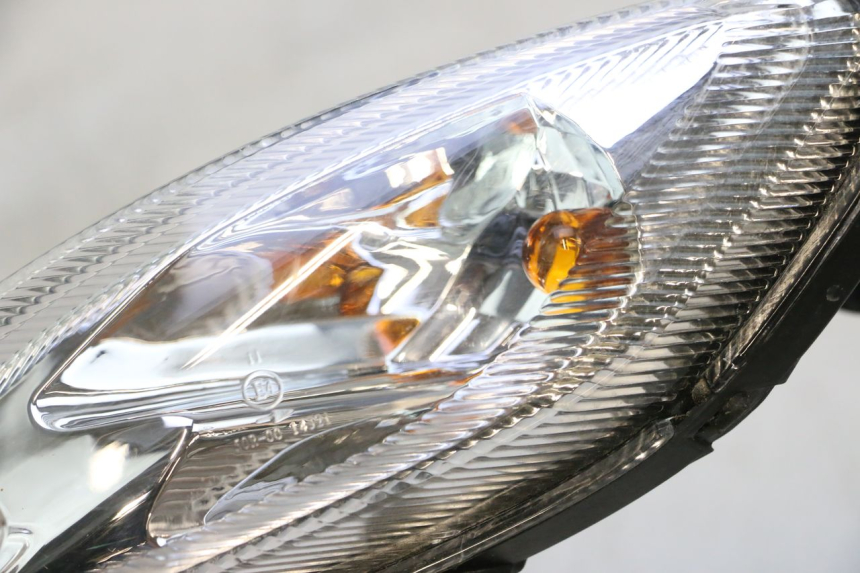 photo de FAROL DIANTEIRO PEUGEOT KISBEE 4T 50 (2018 - 2022) - Marcações e referências